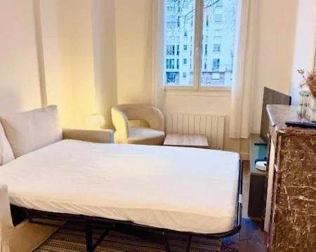 Stylish With Canal Saint-martin View Paris